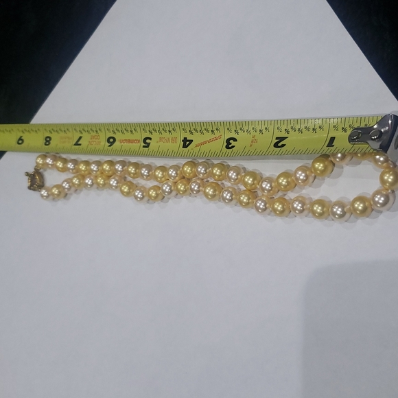 Vintage yellow Pearl Necklace - Picture 9 of 9